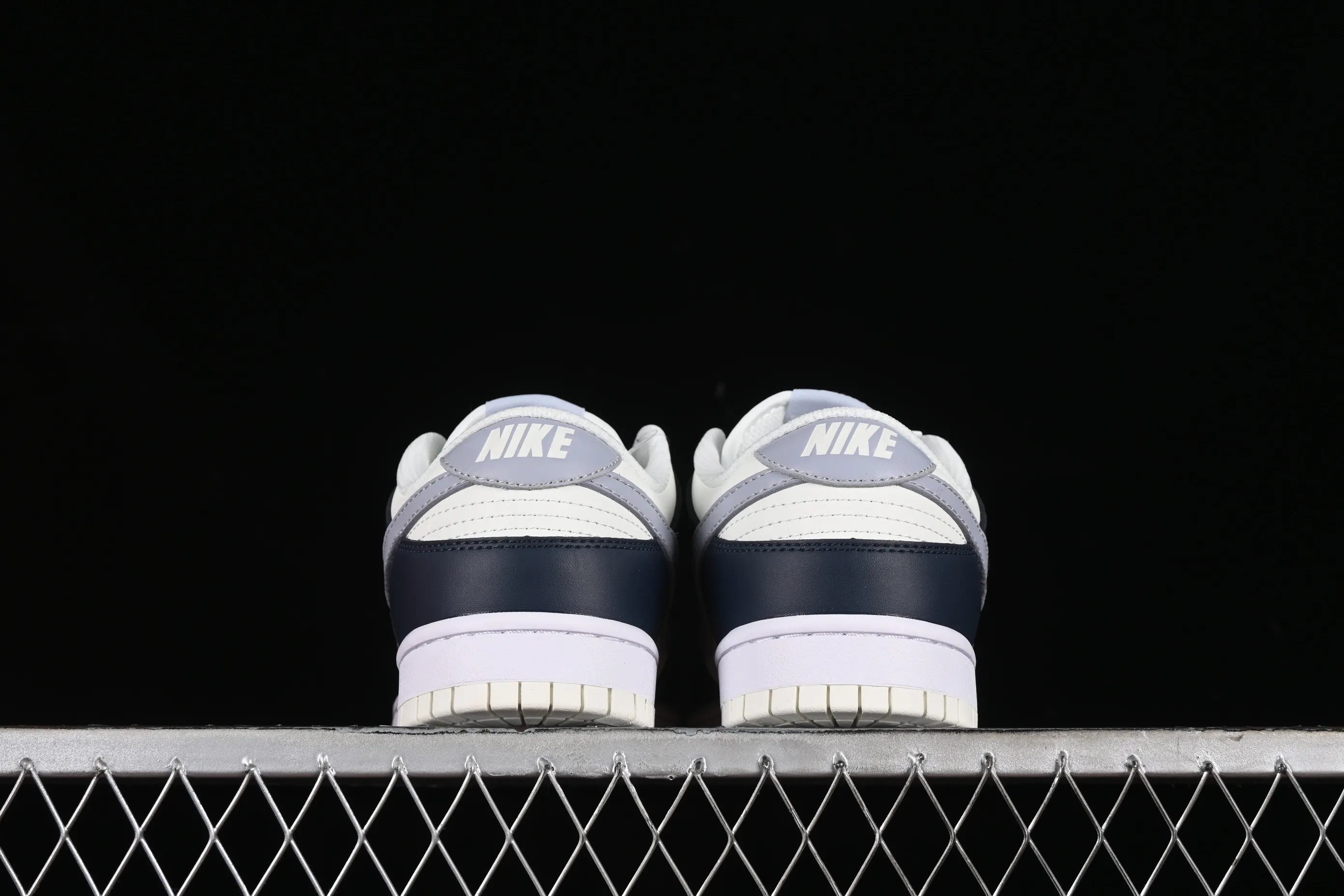 All Categories Nk SB Dunk Series Nk SB Dunk Low Low-top sneakers Nk SB Dunk Low Simple blue color Low-top casual sports skateboard shoes HV2390-100